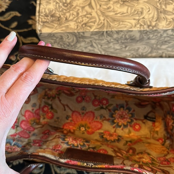 Brighton ❤️woven straw tote with leather trim~excellent condition~dust bag & Box - Picture 4 of 7